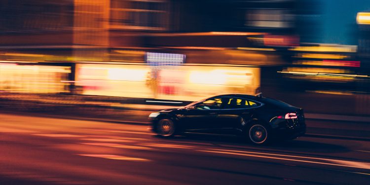 Le auto elettriche non fanno rumore: c’è un ingegnere che le fa suonare