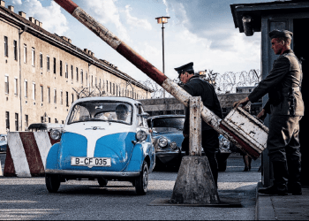 Isetta di Bmw, simbolo di Berlino nel film The Small Escape