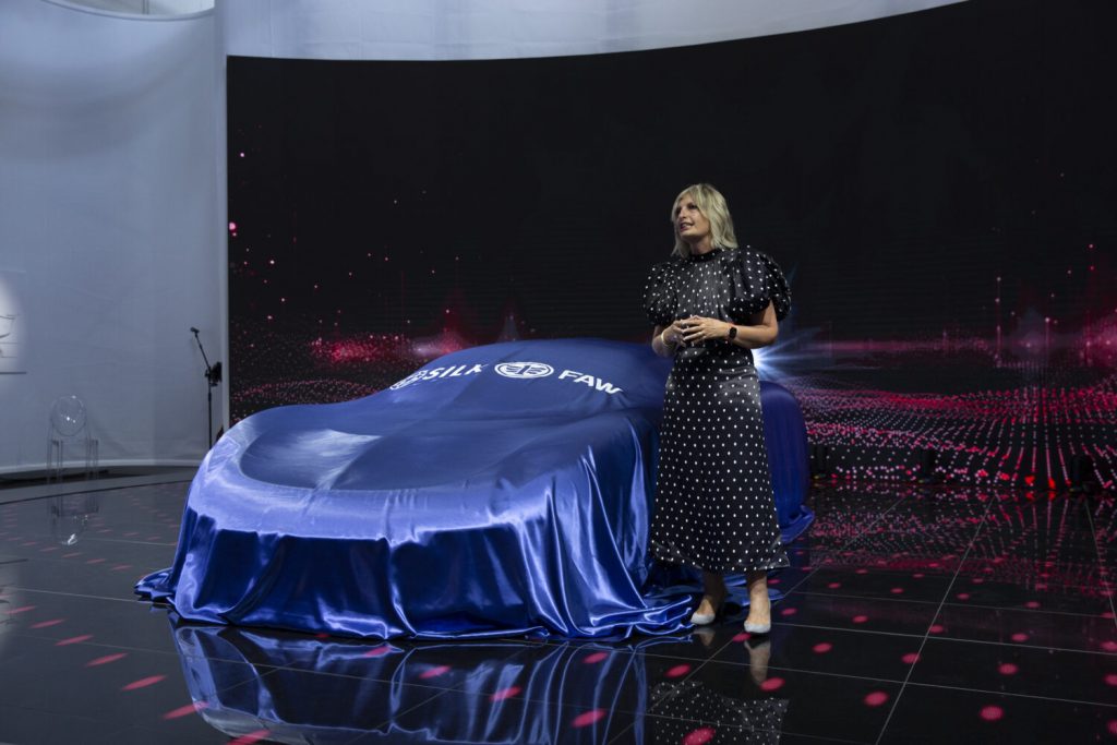 Katia Bassi presenta alla Design Week milanesela nuova Hypercar ibrida S9