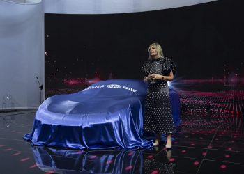 Katia Bassi presenta alla Design Week milanesela nuova Hypercar ibrida S9
