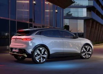 Megane versione E-Tech, l’elettrico abbinato alla tradizione