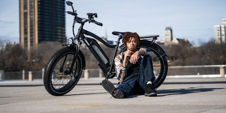 La rinascita della bici in Europa la e-bike diventa una seconda auto