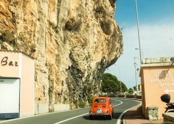 L’estate è arrivata, è tempo di partire… in auto