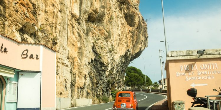 L’estate è arrivata, è tempo di partire… in auto