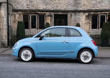 Fuga dall’auto elettrica in Italia costa troppo