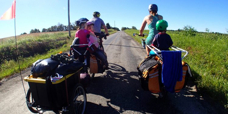 La cargo bike è diventata una moda. Larghe, pesanti, ma portano di tutto