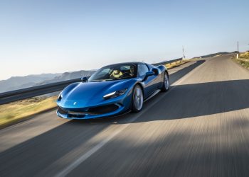 Nuova Ferrari 296 GTS: foto e video