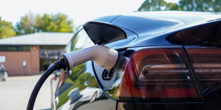 “Per gli italiani le auto elettriche costano ancora troppo”