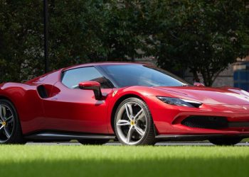 In pista o in strada la Ferrari 296 GTB è da applausi