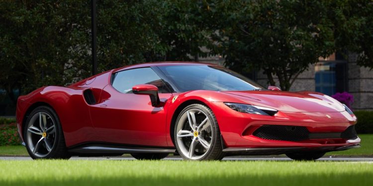 In pista o in strada la Ferrari 296 GTB è da applausi