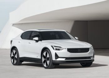 La Polestar 2 trasmette sicurezza e non passa inosservata