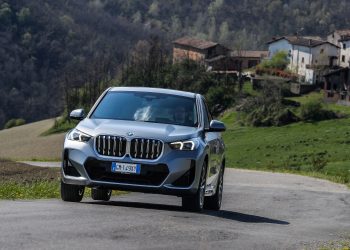 Alla guida della iX1 versione elettrica della Bmw più amata dagli italiani