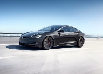 Quanto va veloce la Tesla Model S Plaid! Peccato duri poco