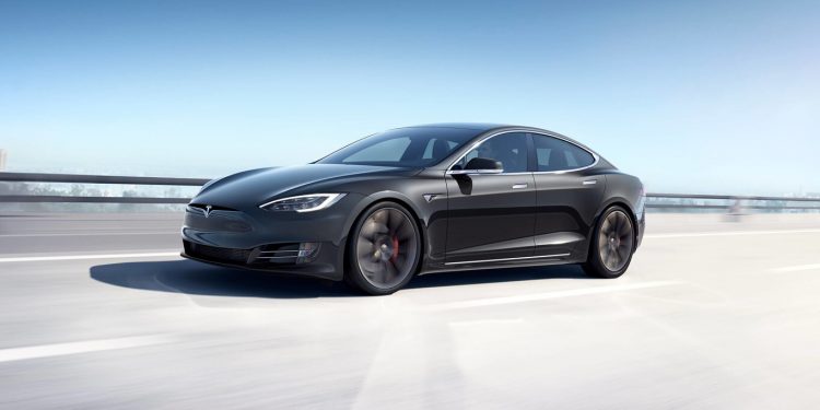 Quanto va veloce la Tesla Model S Plaid! Peccato duri poco