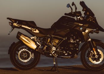 Nuda o vestita, adesso c’è una R 1250 per tutti i gusti