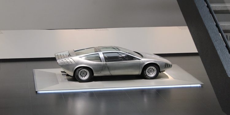 L’automobile ormai non ha più confini ha invaso la design week di Milano