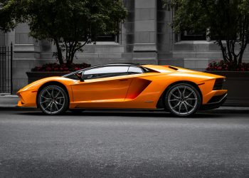 Lamborghini fa sessanta entra in una nuova era