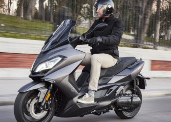 Exe, lo scooter che noleggia le batterie