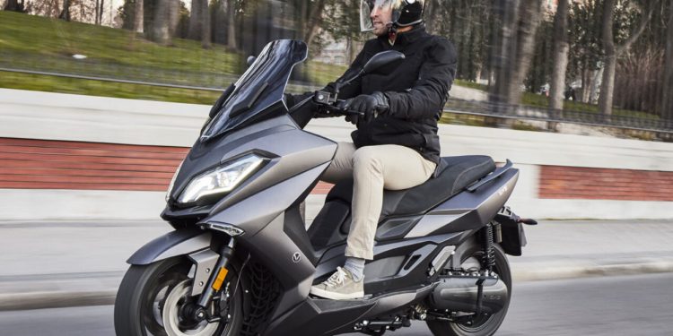 Exe, lo scooter che noleggia le batterie