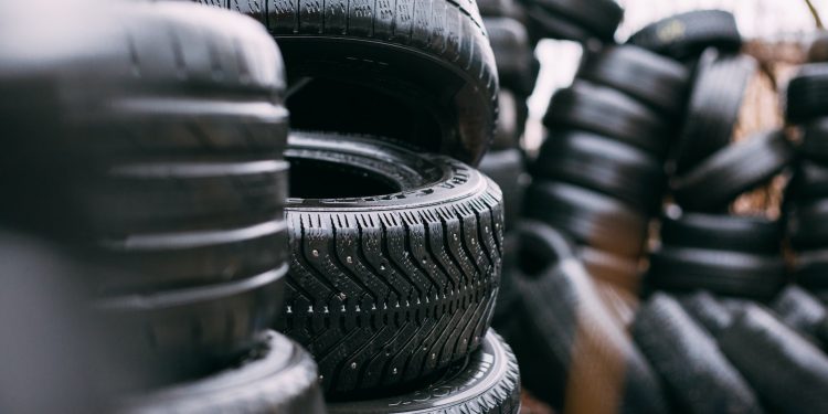 Come cambiano le gomme per far viaggiare le auto Bev