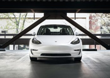 Tesla si evolve senza cambiare la sua Model 3