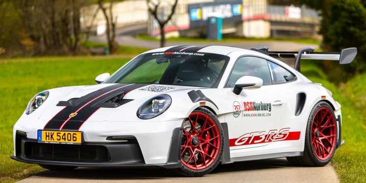 Con la Porsche 992 GT3 RS si provano emozioni da Formula 1