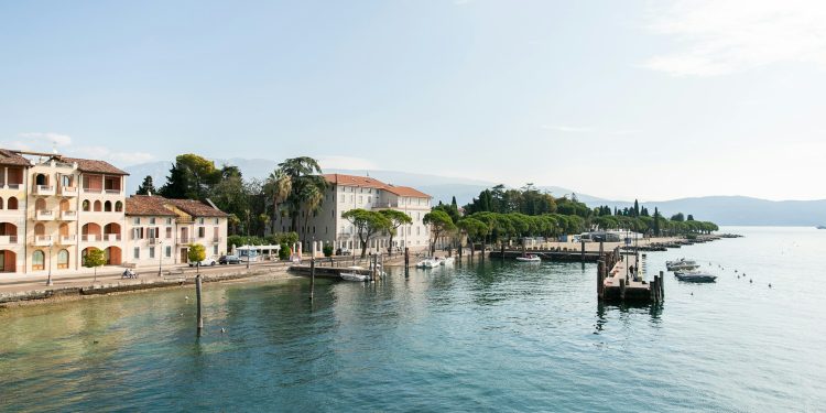 Sul Garda si naviga in elettrico con motori Porsche