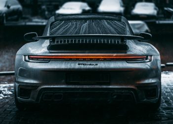 La strategia Porsche Più giovani e più donne