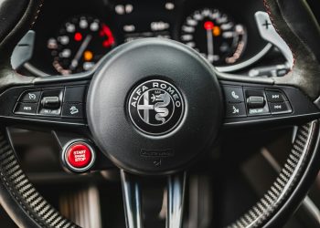 Il tributo al tricolore di Alfa Romeo
