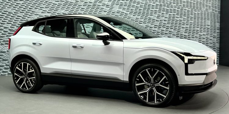 La Volvo EX30 si fa apprezzare anche nella versione base