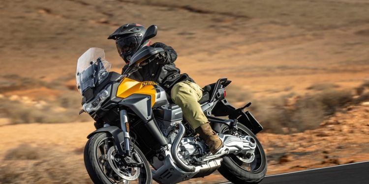 La Guzzi Stelvio te la puoi cucire addosso come piace a te