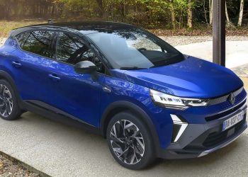 RENAULT RITOCCA LA CAPTUR CHE DIVENTA PIÙ DECISA
