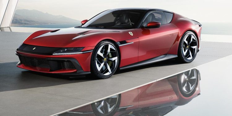 LA POTENZA DEL 12 CILINDRI NEL CUORE DELLA FERRARI
