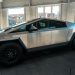 VIAGGIO (POLITICO) ATTORNO AL CYBERTRUCK DI MUSK