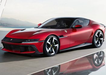 La 12Cilindri è una vera sinfonia, in strada e in pista