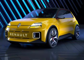 UN TUFFO NELLA STORIA CON RENAULT 5 ELETTRICA