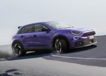 La 600e si veste da Abarth per far cambiare idea