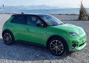Renault 5 E-Tech colpisce con design e piacevolezza di guida
