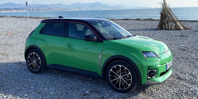 Renault 5 E-Tech colpisce con design e piacevolezza di guida