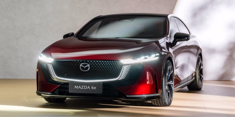 LA PRIMA BERLINA ELETTRICA MAZDA NON TRADISCE
