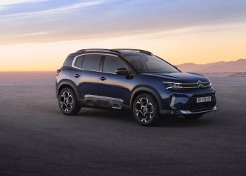 CON C5 AIRCROSS CITROËN RIDÀ LUCE ALL’AMMIRAGLIA
