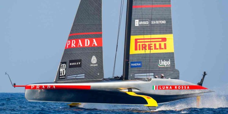 Pirelli ancora a bordo di Luna Rossa con la sua tecnologia
