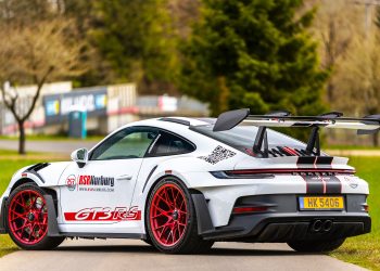 Ragazze, come ci divertiamo in pista con la Porsche 992 GT3