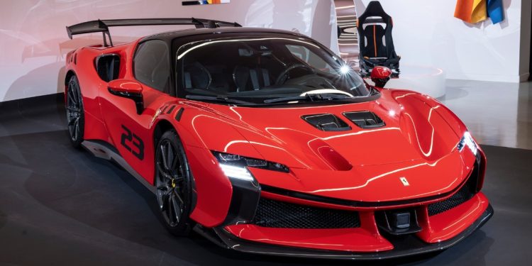 La Ferrari SF90 XX è sempre incollata all’asfalto