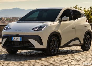 BYD ORA VIAGGIA IN SURF