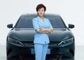 LA SIGNORA DELL’AUTO E UN FUTURO SILENZIOSO