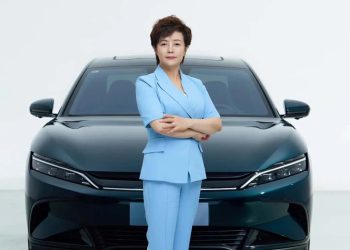 LA SIGNORA DELL’AUTO E UN FUTURO SILENZIOSO