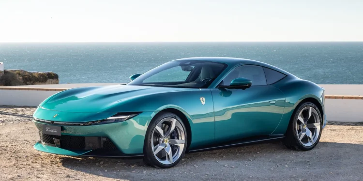 AMALFI È LA FERRARI NATA PER CORRERE CON ELEGANZA