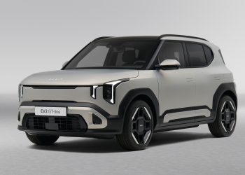 KIA EV2, SILENZIOSA E PICCOLA FUORI MA GRANDE IN CITTÀ