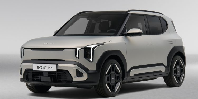 KIA EV2, SILENZIOSA E PICCOLA FUORI MA GRANDE IN CITTÀ